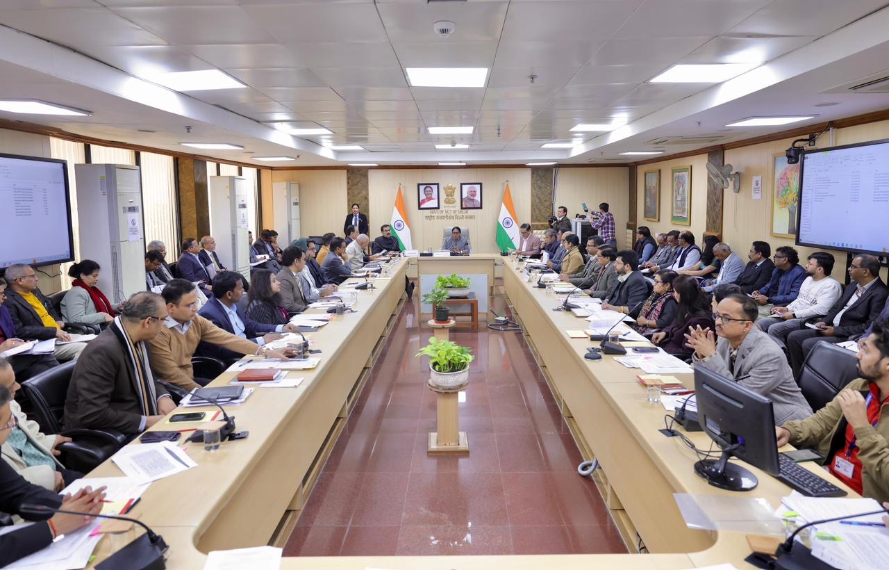 सचिवालय में सीएम रेखा गुप्ता का सख्त संदेश: बड़े प्रोजेक्ट्स पर सीधी निगरानी, ‘दिल्ली मित्र’ से तेज होगा शिकायत निपटान