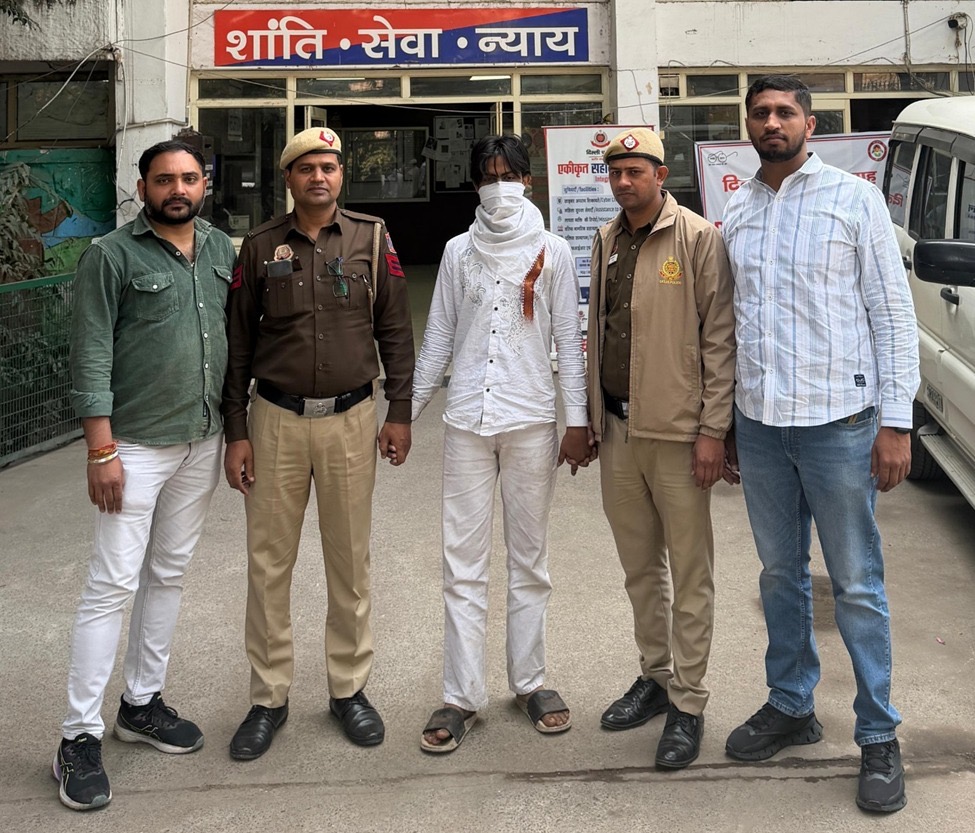 न्यू सीलमपुर में अवैध हथियार के साथ युवक गिरफ्तार, सेमी-ऑटोमैटिक पिस्टल व दो मैगज़ीन बरामद