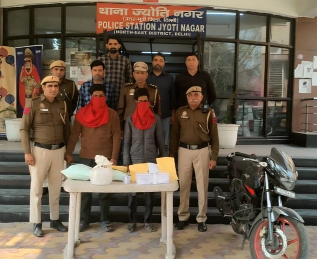 ज्योति नगर ब्लाइंड मर्डर केस का खुलासा, दो आरोपी गिरफ्तार; लूटी गई ज्वेलरी, चाकू और बाइक बरामद