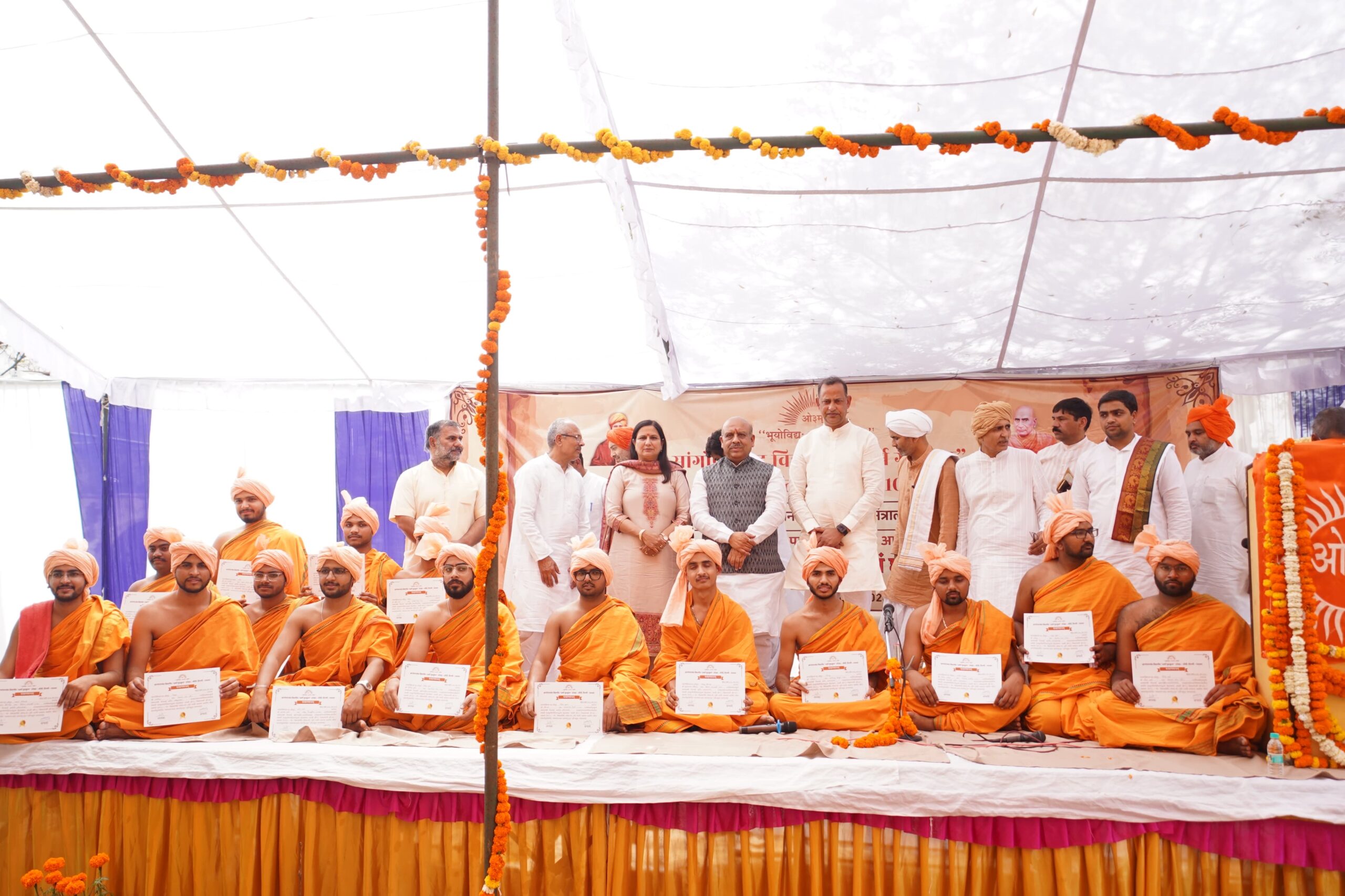 संस्कार और शिक्षा का संगम: अरश गुरुकुल में ‘समावर्तन संस्कार’ में पहुंचे विधानसभा अध्यक्ष विजेंद्र गुप्ता, यज्ञशाला और छात्रावास का किया उद्घाटन