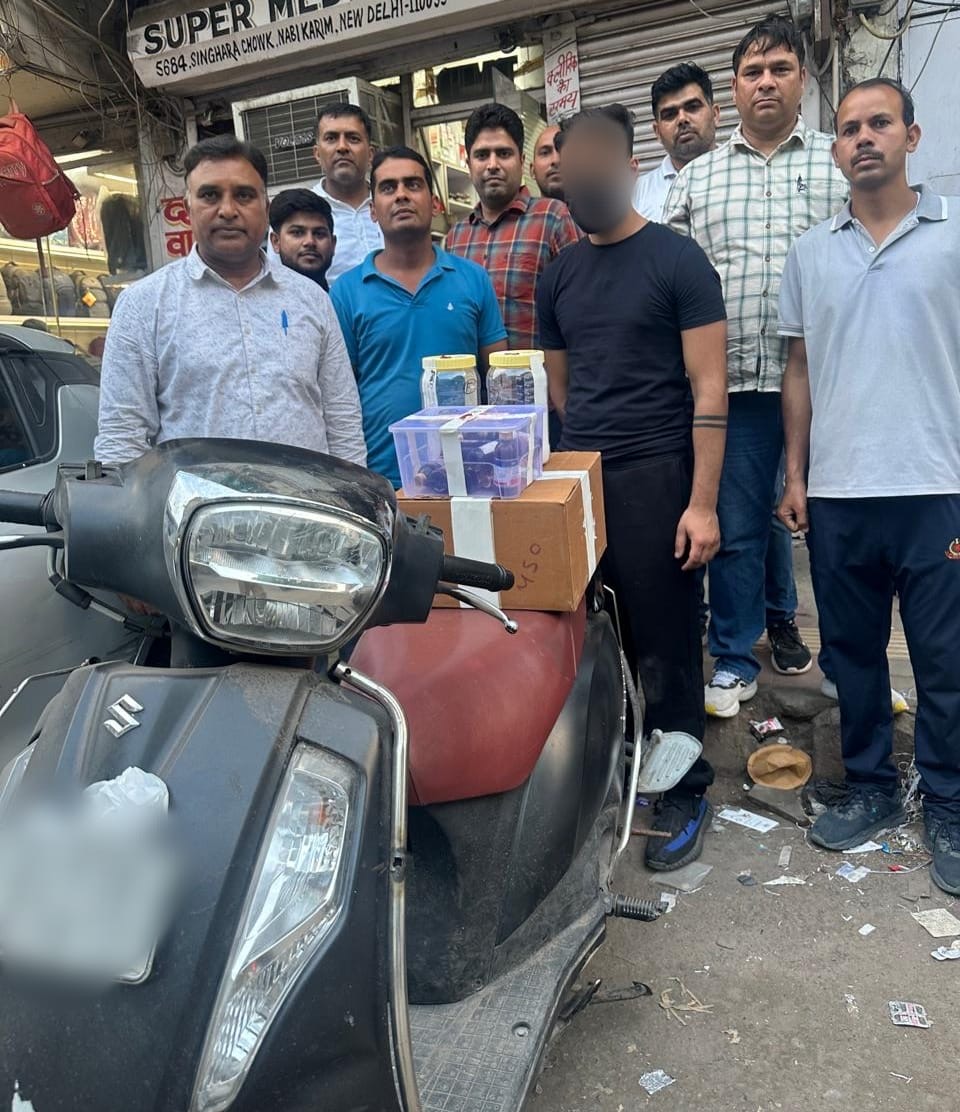 दिल्ली में ड्रग नेटवर्क का भंडाफोड़, मेडिकल स्टोर संचालक गिरफ्तार, भारी मात्रा में नशीली दवाएं बरामद