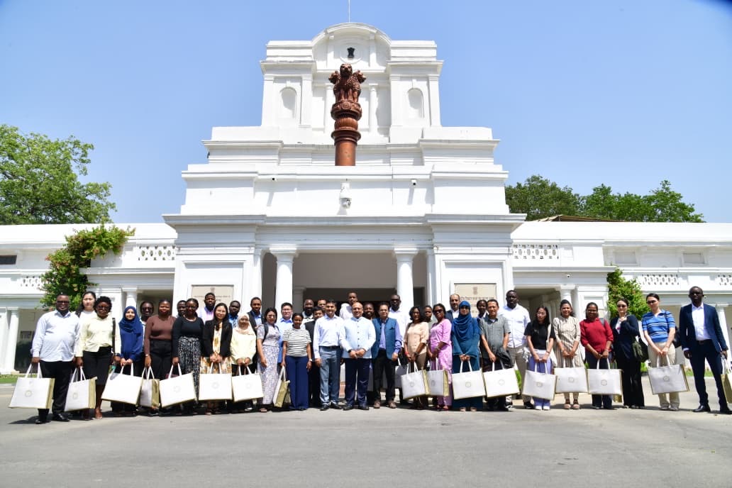 18 देशों के प्रतिनिधियों ने किया दिल्ली विधानसभा का दौरा, अध्यक्ष विजेन्द्र गुप्ता ने बताया कानून निर्माण का महत्व