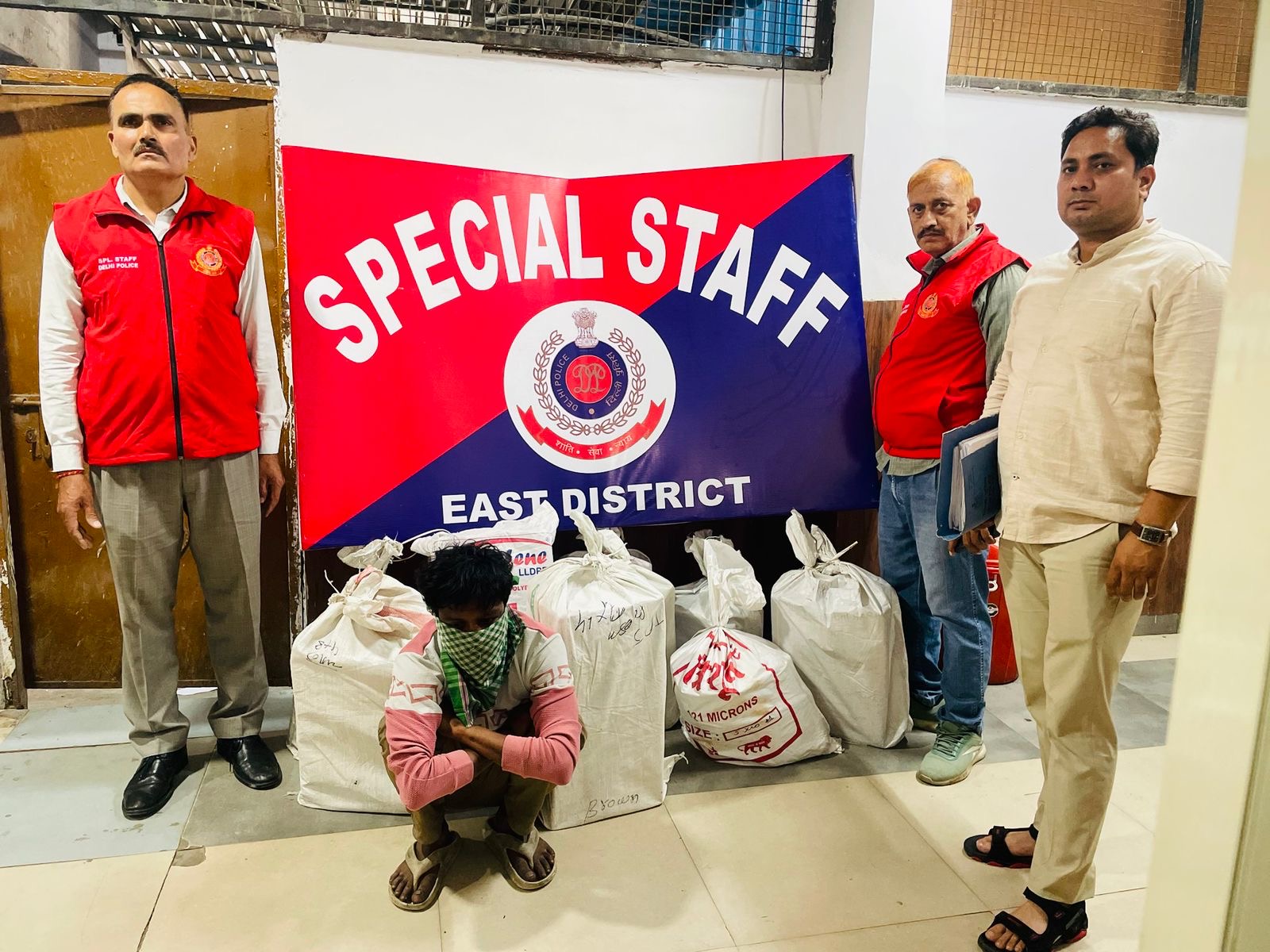 कल्याणपुरी में अवैध शराब का बड़ा खुलासा, 120 लीटर से ज्यादा शराब के साथ युवक गिरफ्तार