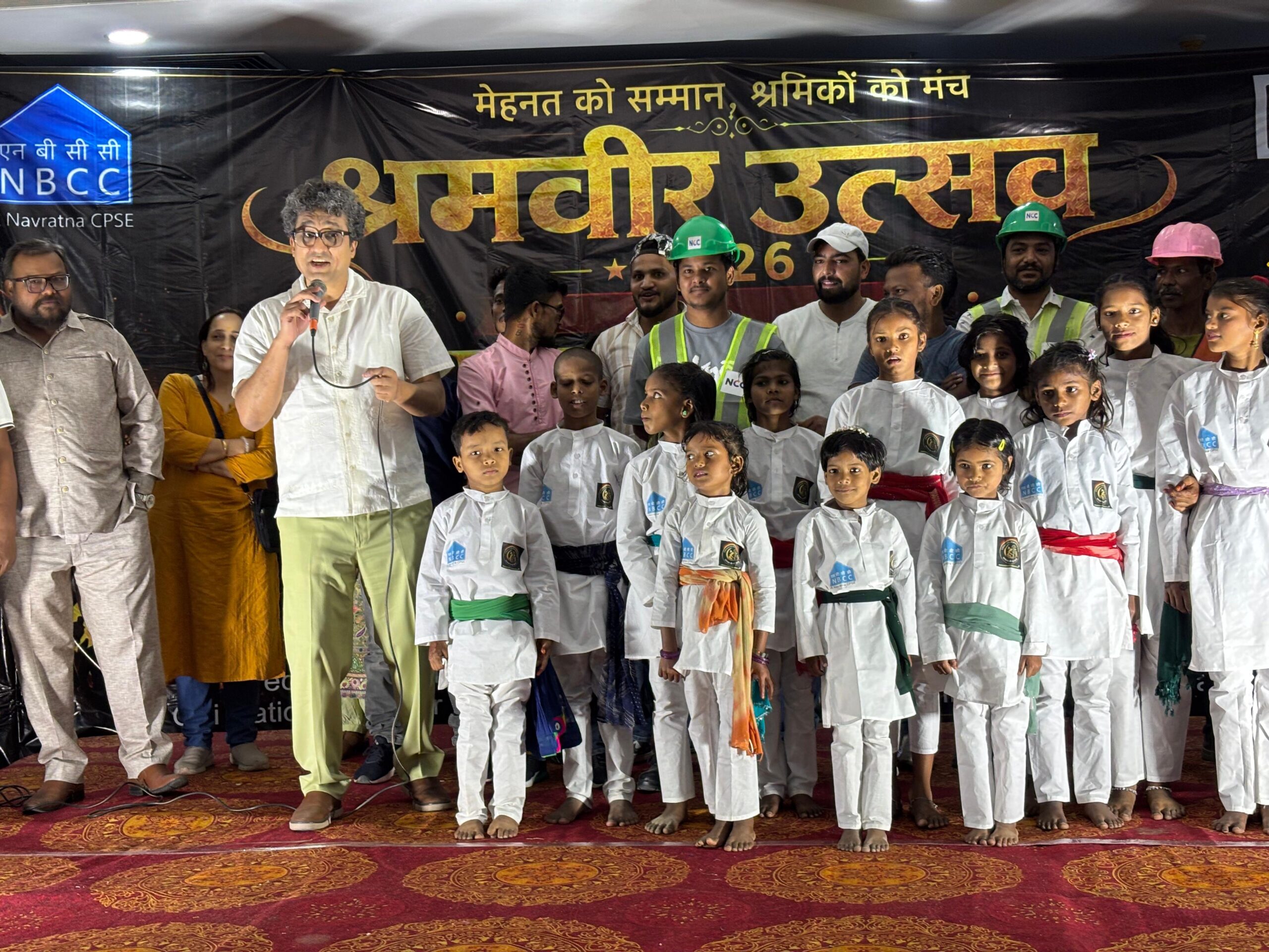कड़कड़डूमा लेबर कैंप में ‘खुशियों का मंच’, बच्चों ने दिखाई प्रतिभा
