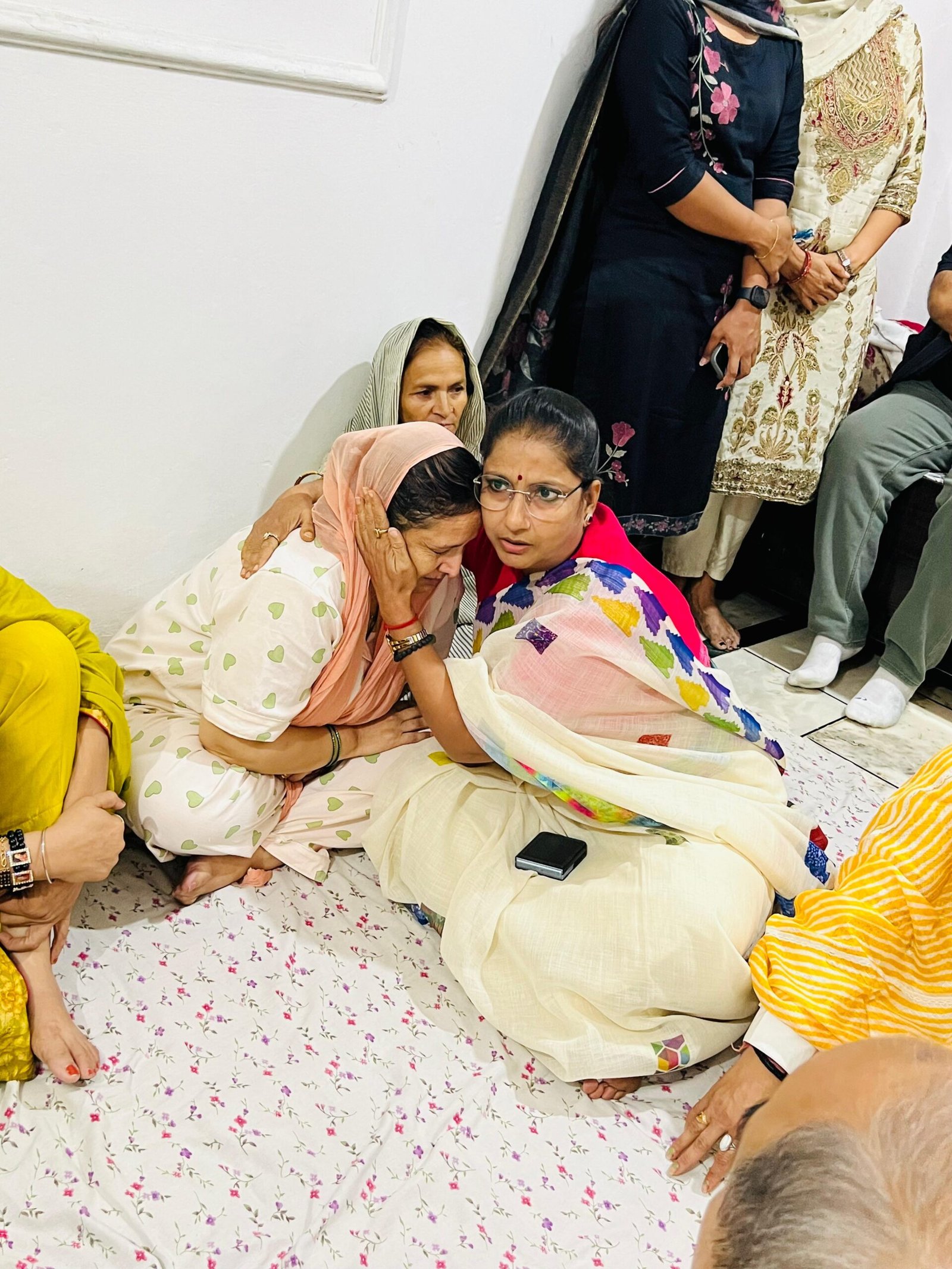 दिल्ली महिला आयोग की अध्यक्ष श्रीमती लता गुप्ता ने मुस्कान शर्मा के परिवार से की मुलाकात, निष्पक्ष एवं त्वरित जांच का दिया आश्वासन