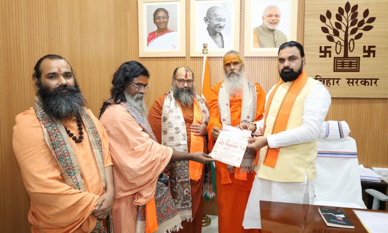 संतों ने बिहार के मुख्यमंत्री सम्राट चौधरी से की शिष्टाचार भेंट, गोमाता के संरक्षण हेतु राज्य स्तरीय मांगों पर मिला आश्वासन